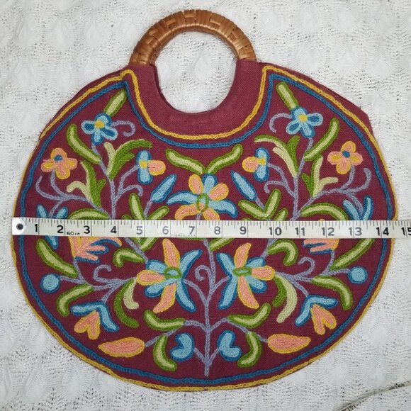 Vintage crewel chain stitch embroidery bag red floral wicker-wrapped handles - Picture 10 of 10